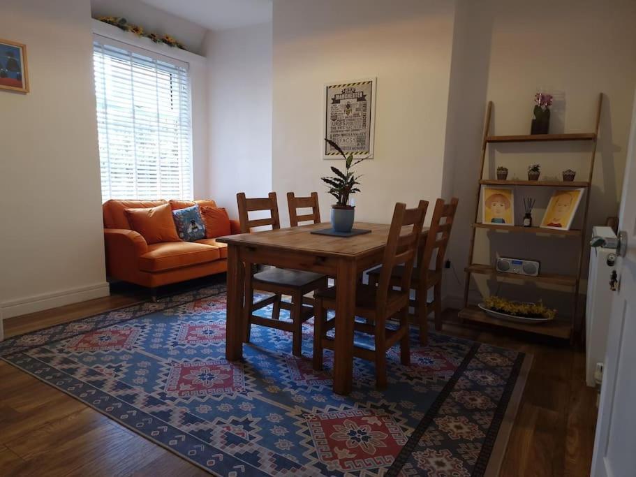 맨체스터 Gorgeous Edwardian Terrace In Old Trafford 빌라 외부 사진
