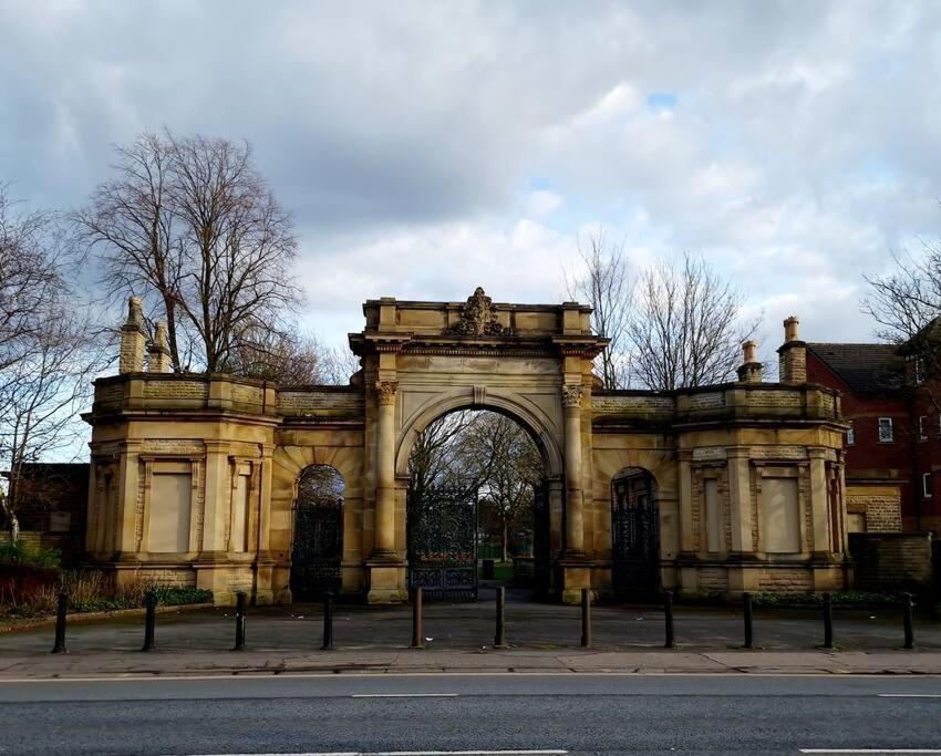 맨체스터 Gorgeous Edwardian Terrace In Old Trafford 빌라 외부 사진
