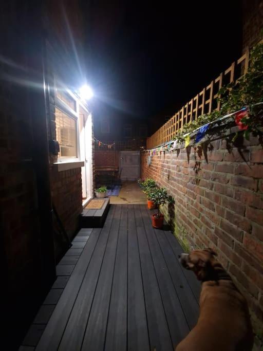 맨체스터 Gorgeous Edwardian Terrace In Old Trafford 빌라 외부 사진
