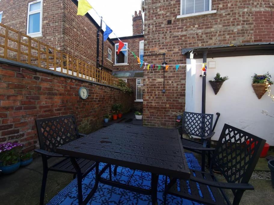 맨체스터 Gorgeous Edwardian Terrace In Old Trafford 빌라 외부 사진